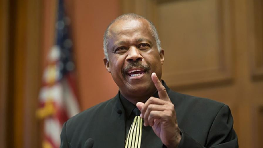 Universidades quieren derribar barreras idioma