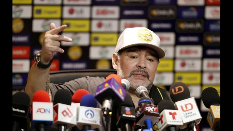 Diego Maradona arremete contra FIFA y Gianni Infantino; defiende a Lionel Messi