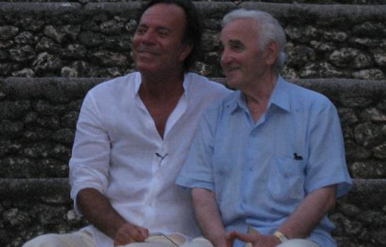 Se apagó la voz      de “La bohemia”; murió Aznavour