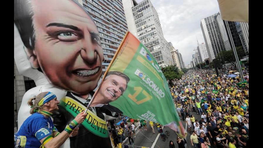 Ultraderechista Jair Bolsonaro amplía ventaja para presidenciales en Brasil