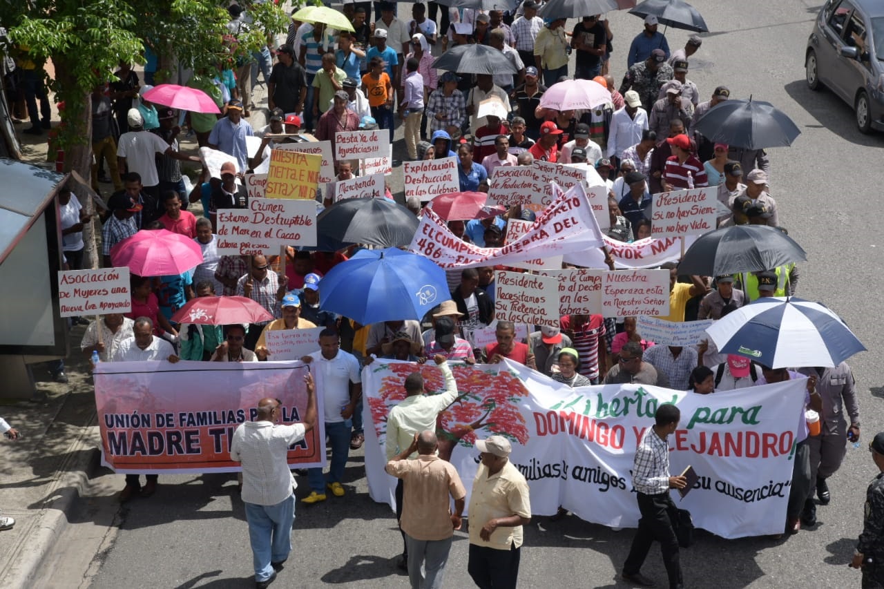 Los campesino de la comunidad Vicentillo, de Hato Mayor, dicen que fueron desalojados por un hacendado extranjero que identificaron como Pedro Guillermo Varona.