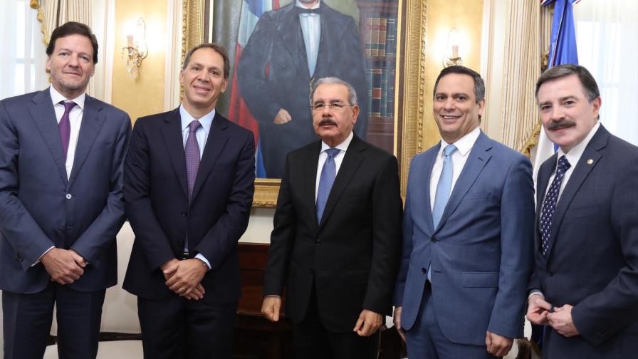 Claro invertirá más de 1,000 millones de dólares en los próximos tres años Claro invertirá más de 1,000 millones de dólares en los próximos tres años