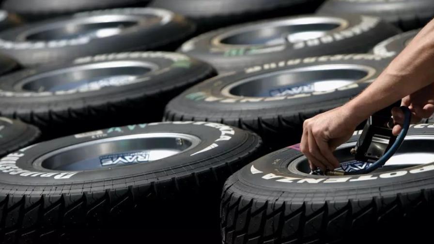 Apresan hombre e investigan a cuatro comerciantes por robo de 210 neumáticos 