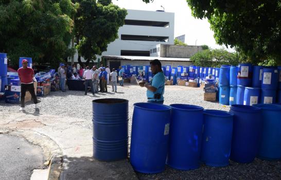 Plan Dominicana Limpia entrega equipos a alcaldías