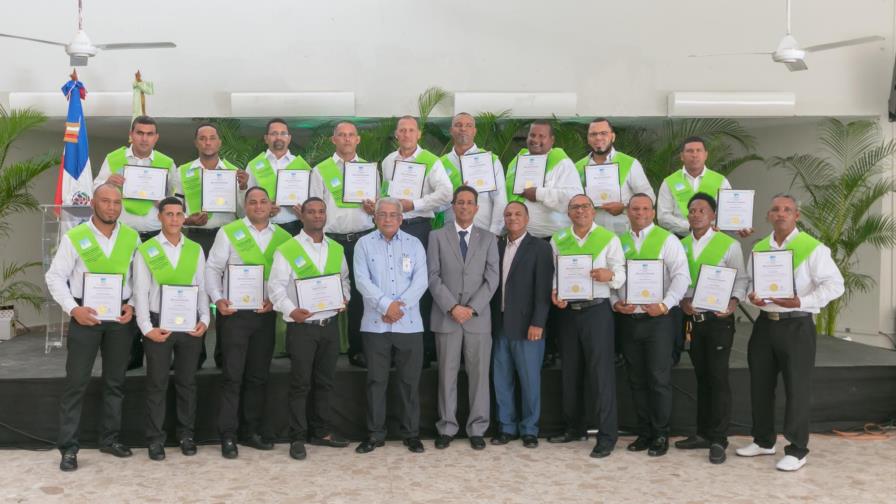 ETED certificó 17 colaboradores como linieros en Universidad de Colombia ETED certificó 17 colaboradores como linieros en Universidad de Colombia