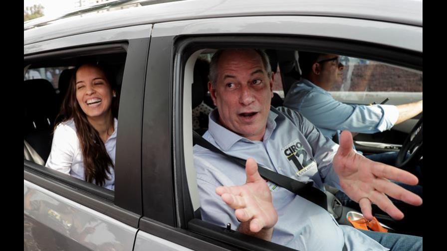 Pobreza extrema vuelve a crecer en Brasil y desafía al próximo presidente
Bolsonaro ha criticado repetidas veces los programas de asistencia social de los gobiernos del PT (2003-2016), que califica como un mecanismo de “compra de votos”.