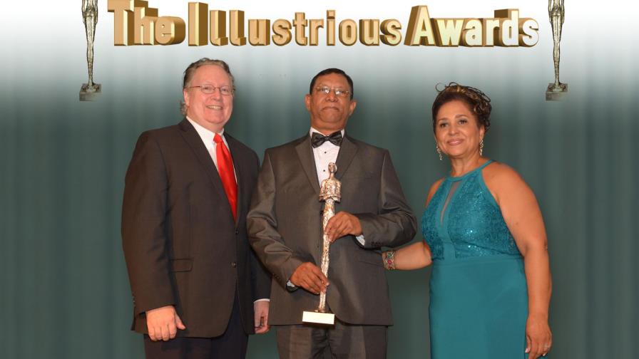 Díaz Ballester es premiado como  emprendedor en los negocios