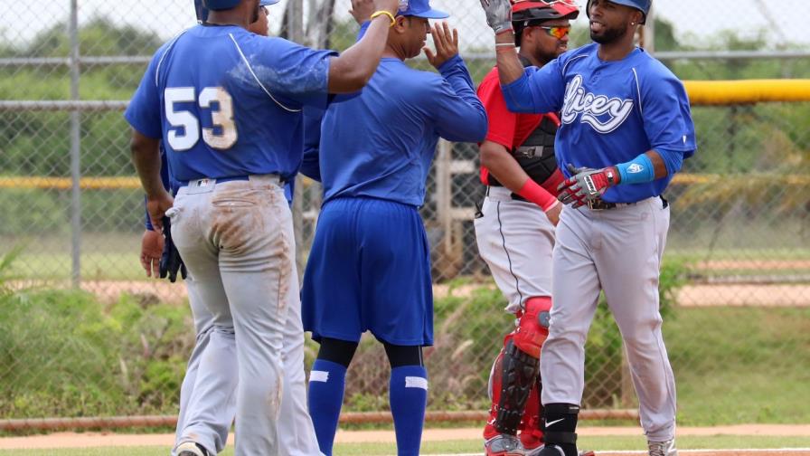 Alcántara jonronea; Tigres del Licey gana primero pretemporada