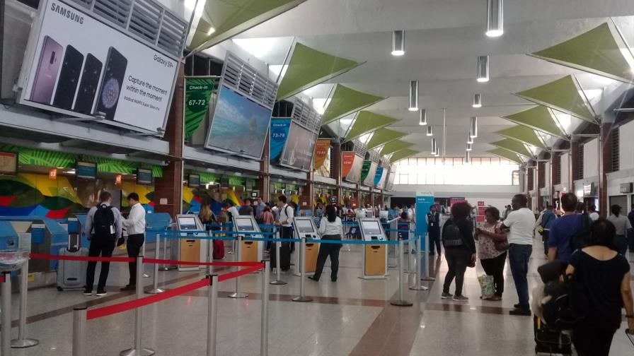 Daño en fibra óptica ocasionó apagón cibernético en aeropuerto Las Américas