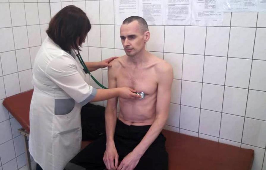Cineasta encarcelado en Rusia pone fin a huelga de hambre
