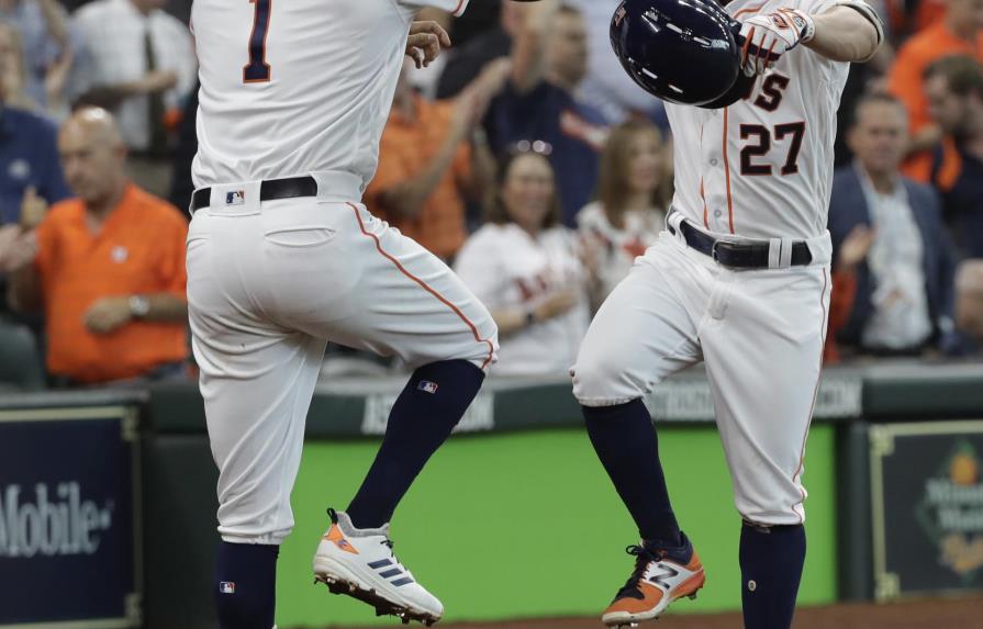 VIDEOS Los Astros le caen a jonrones a los Indios para ganar el primer juego de su serie divisional