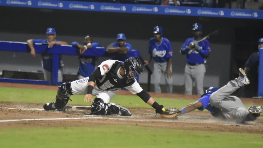 Tigres el Licey blanquean a los Caimanes en Barranquilla 