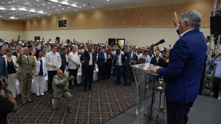 Miguel Vargas juramenta cientos de personas que pasaron a las filas del PRD 