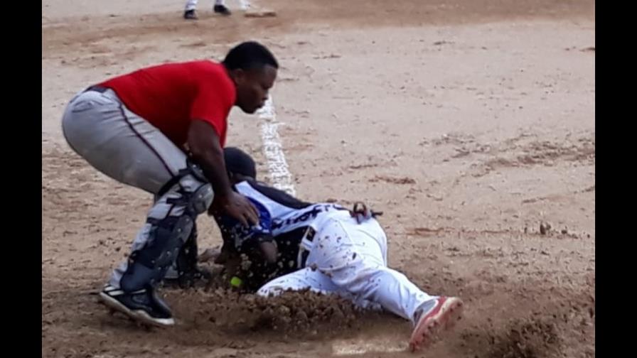 Emce-C, 95 Cristo Fe, club la Fe y los Corderos avanzan en sóftbol del Distrito Nacional