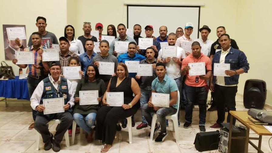 El Sindicato Nacional de Trabajadores de la Prensa y Sonríete realizan taller sobre “Ética y distancia focal”