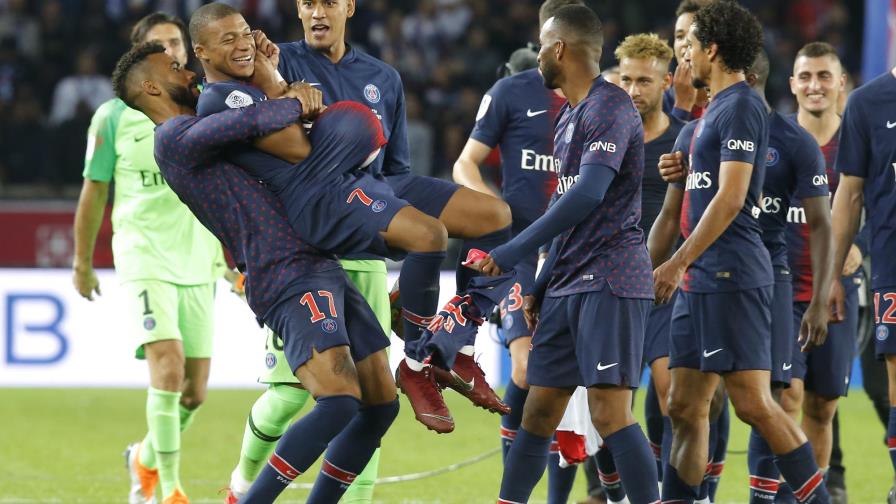 Mbappé anota 4 y provoca un penal en goleada del PSG a Lyon