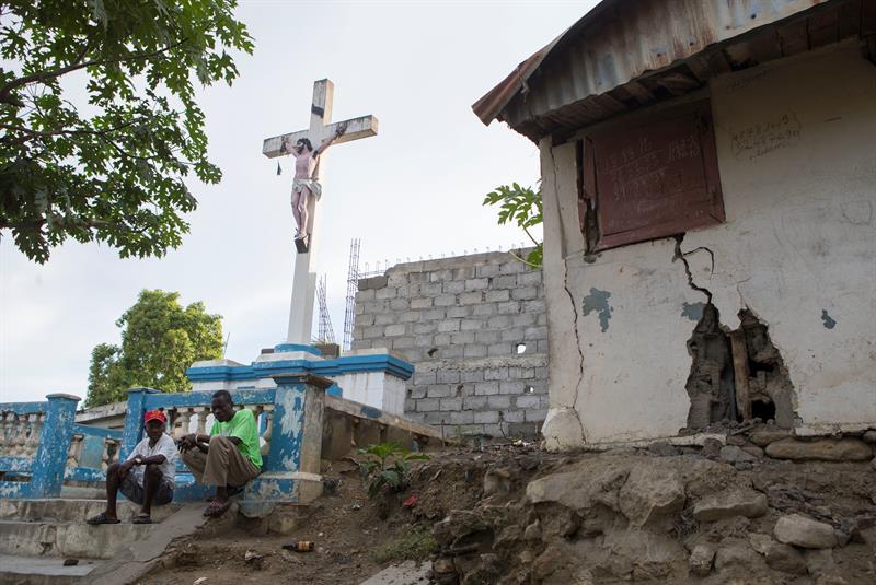 Se elevan a 15 los muertos y a 333 los heridos en Haití por sismo del sábado