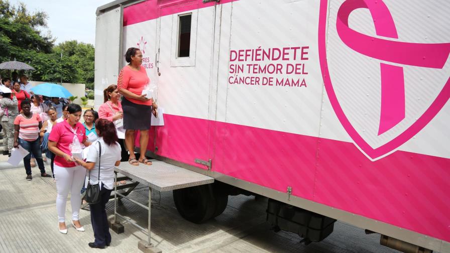 Despacho Primera Dama lleva servicios de mamografías gratis a Base de San Isidro
