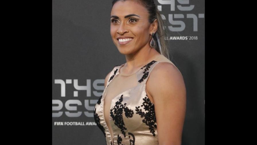 Marta entre 15 contendientes al primer Balón de Oro para mujeres
