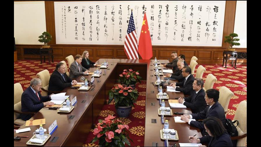 Wang y Pompeo abordan sus relaciones “críticas” y abren la puerta al diálogo