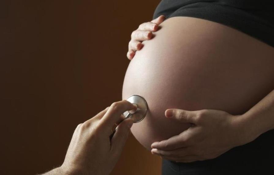 Científicos descartan posibles ventajas de retrasar el pujo en el parto