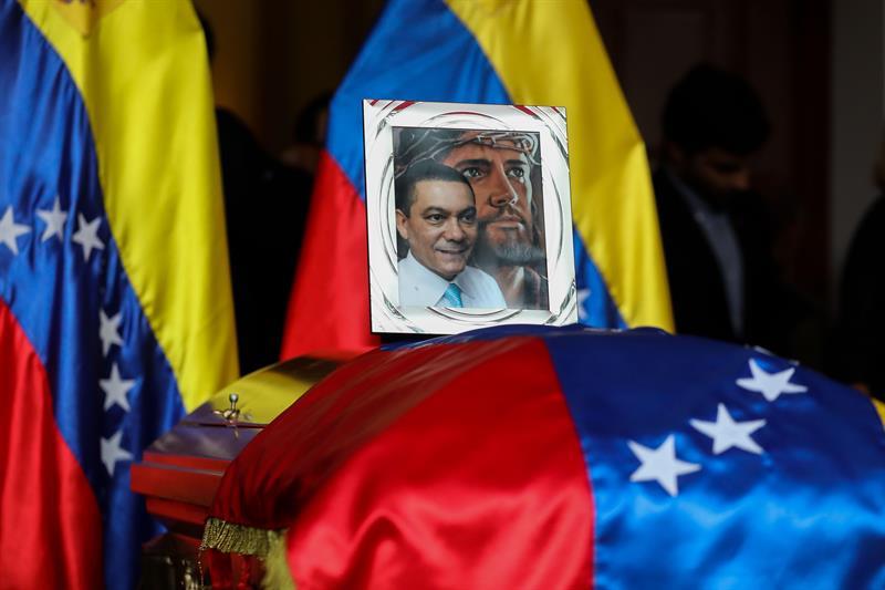 Muerte de concejal detenido en Venezuela desata acusaciones contra el gobierno de Maduro