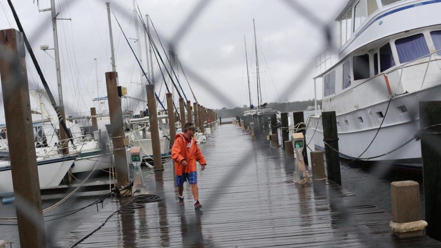 Huracán Michael avanza hacia el noroeste de Florida con vientos reforzados