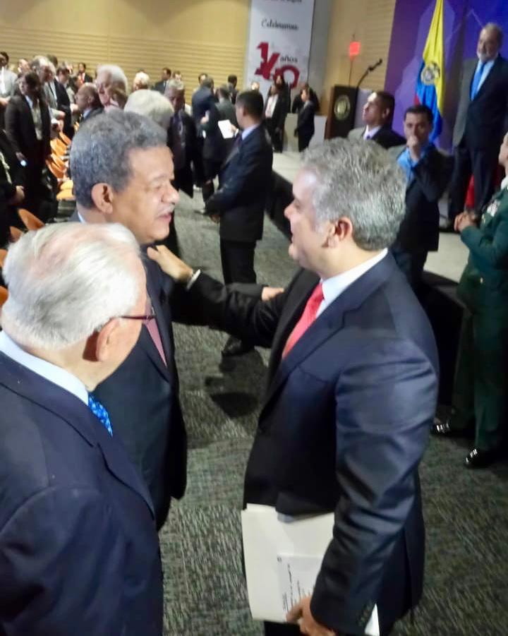Leonel Fernández y el presidente de Colombia sostienen encuentro durante cónclave en Colombia 
