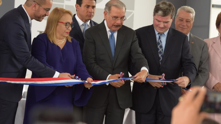 Presidente inaugura expansión de planta Presidente inaugura expansión de planta
