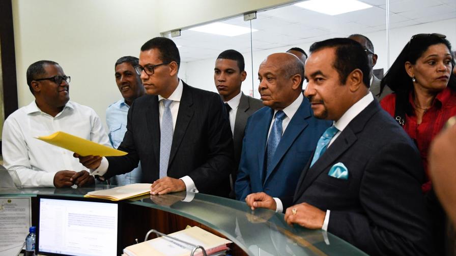 Las luchas internas de los partidos opacan propuestas de aspirantes