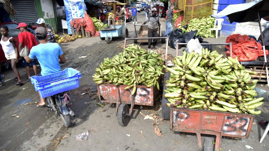 Vendedores de plátanos en Santiago rechazan planes de desalojarlos