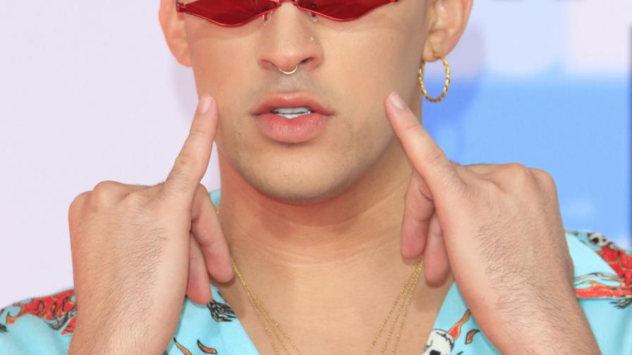 Bad Bunny muestra su “tercer ojo” en los American Music Awards 