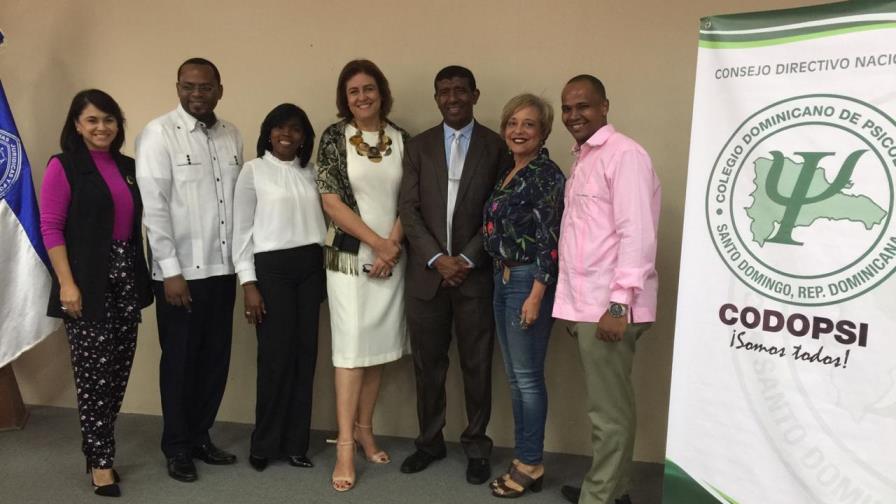 Psicólogos llaman a prestar atención a jóvenes y adolescentes