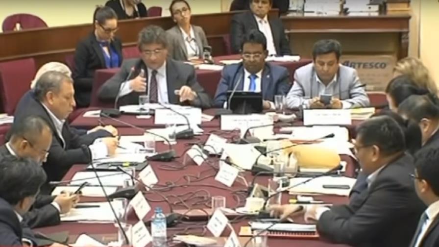 Fujimorismo impide en Congreso sanciones contra su portavoz y fiscal general