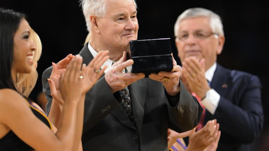 Fallece Tex Winter, innovador entrenador de basquetbol 