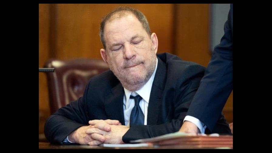 Desestiman uno de los cargos de agresión sexual contra Harvey Weinstein