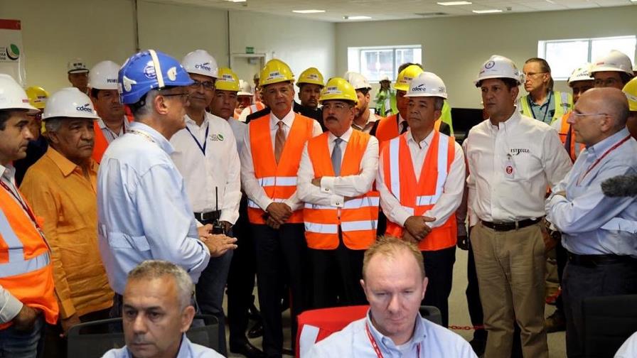 Danilo enciende planta de carbón de Punta Catalina