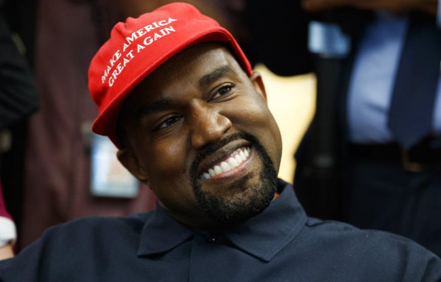 Rapero Kanye West visita a Donald Trump en la Casa Blanca