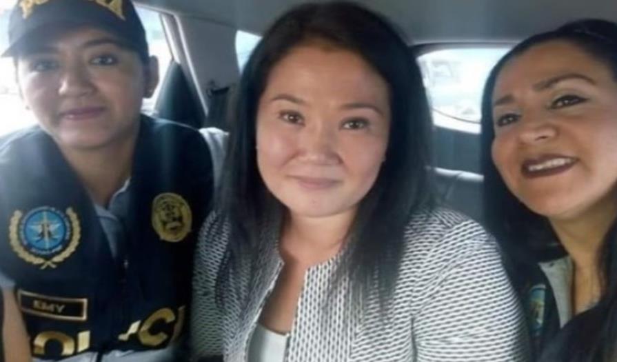 Polémico selfi de policías de Perú con Keiko Fujimori detenida es fotomontaje
