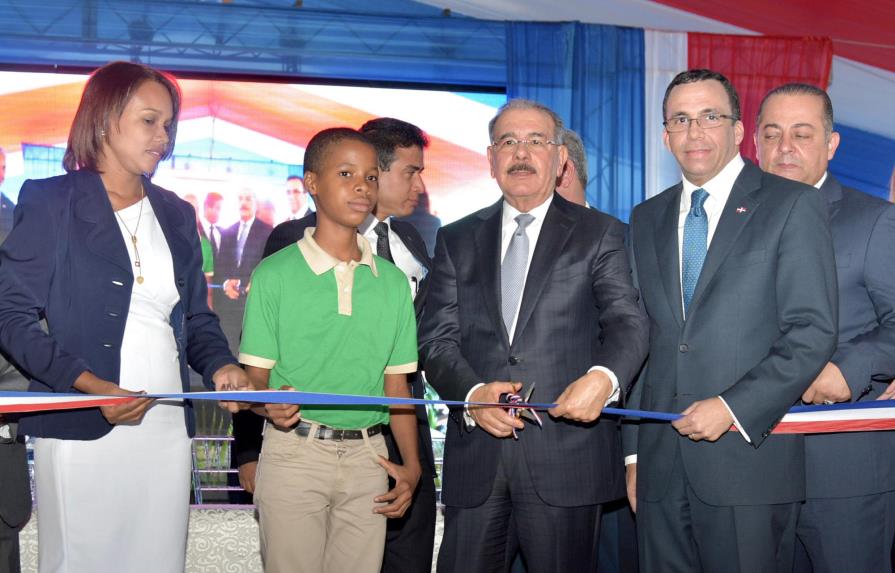  Presidente Medina entregó dos centros educativos en San Pedro de Macorís