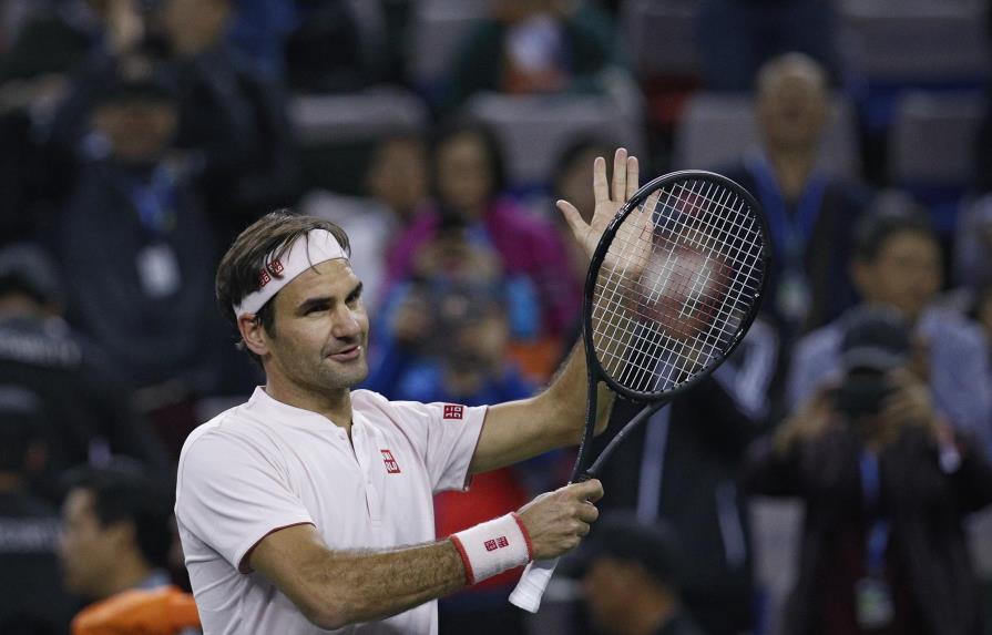 Fanáticos lo ven perfecto: Federer avanza en Shanghái 