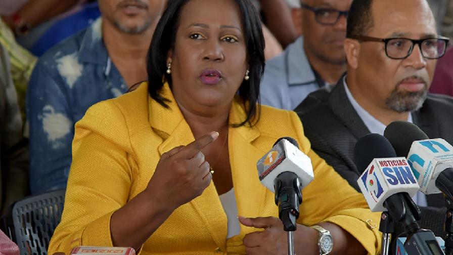 Guante dice dejará fuera de la ADP bandera PRM