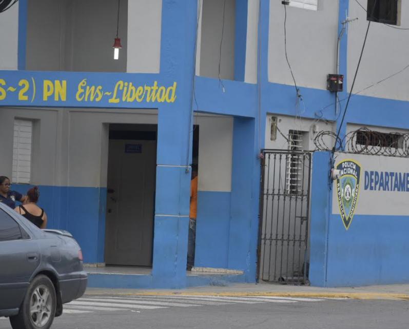 Policía cambia comandantes de cinco destacamentos en Santiago