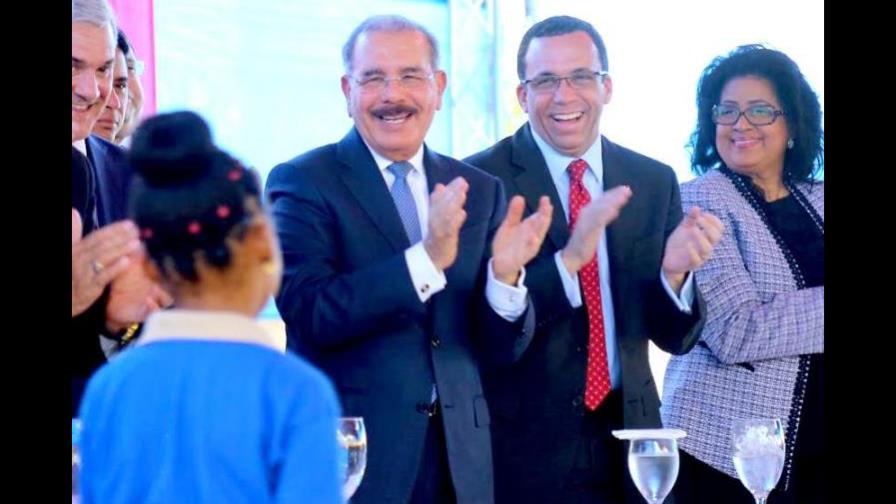 Presidente inaugura escuela de Tanda Extendida en Guanuma Presidente inaugura escuela de Tanda Extendida en Guanuma