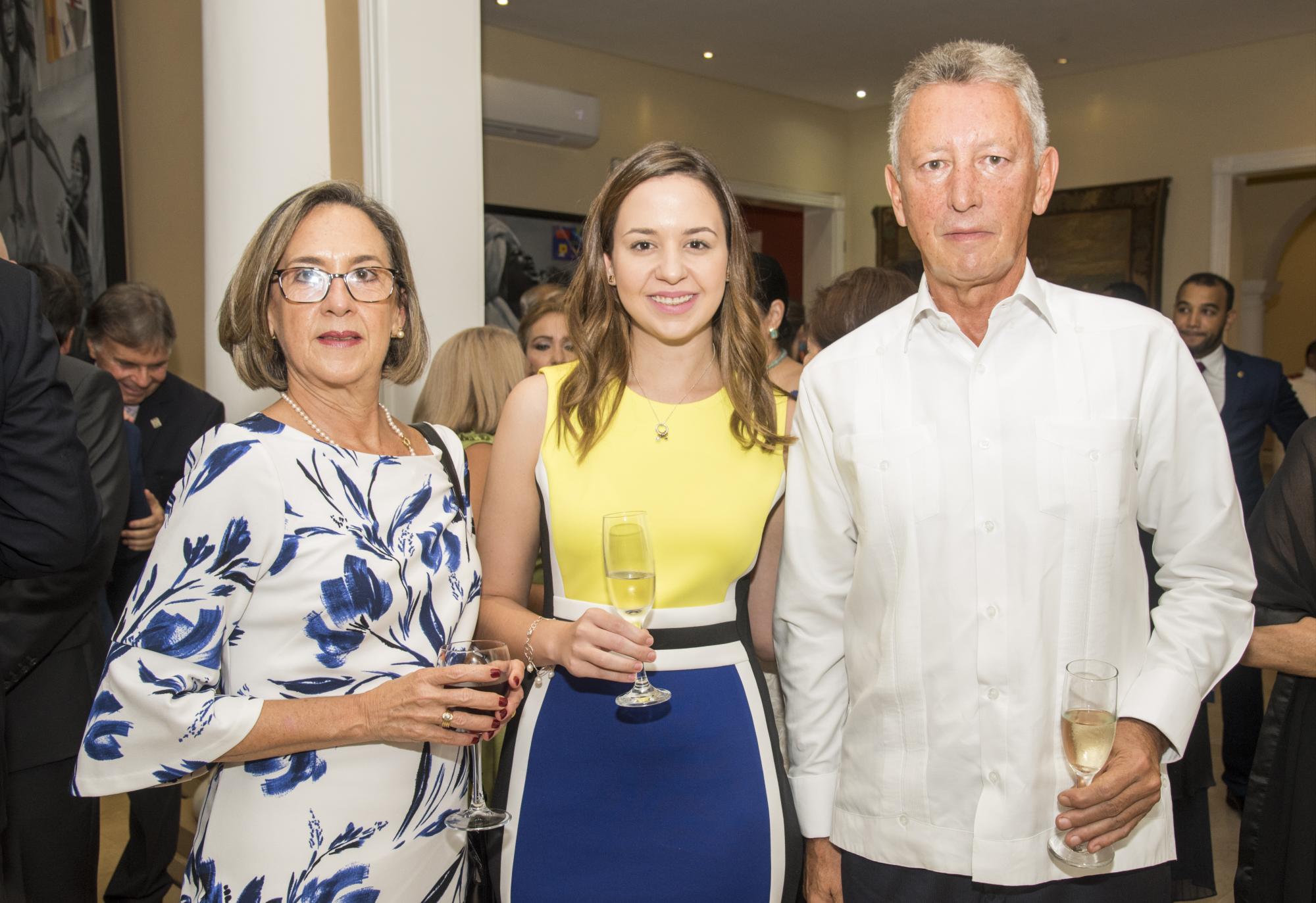 Patricia Robledo, María José Dosal y Miguel Dosal. 