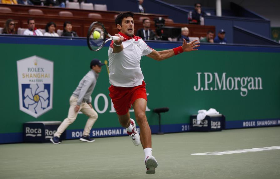 Novak Djokovic aplasta a Alexander Zverev, va a la final en Shanghai