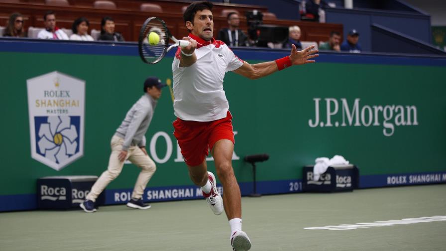 Novak Djokovic aplasta a Alexander Zverev, va a la final en Shanghai