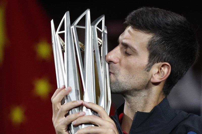 Novak Djokovic impone récord, con cuarto título en Shanghai