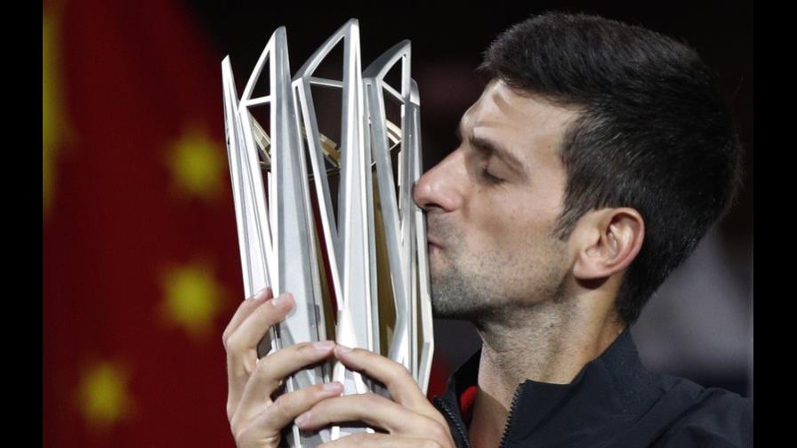 Novak Djokovic impone récord, con cuarto título en Shanghai