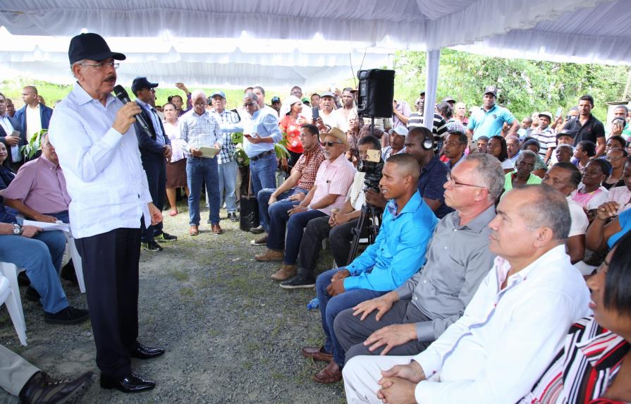 Danilo Medina otorga facilidades a productores de Yamasá